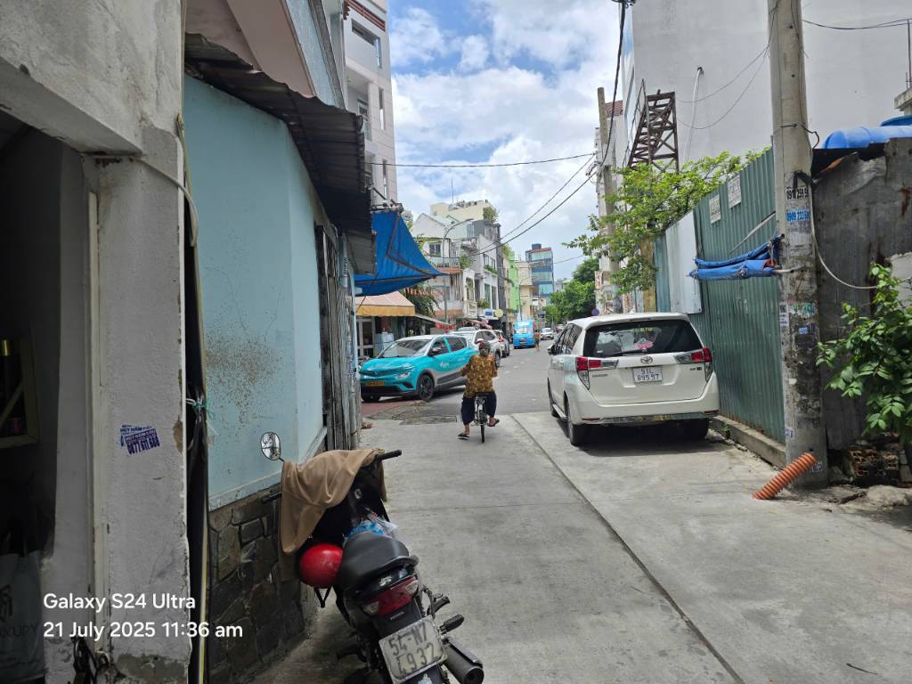 BÁN NHÀ HẺM 766 CMT8, QUẬN 3, DT 60M2, GIÁ 10,9 TỶ TL